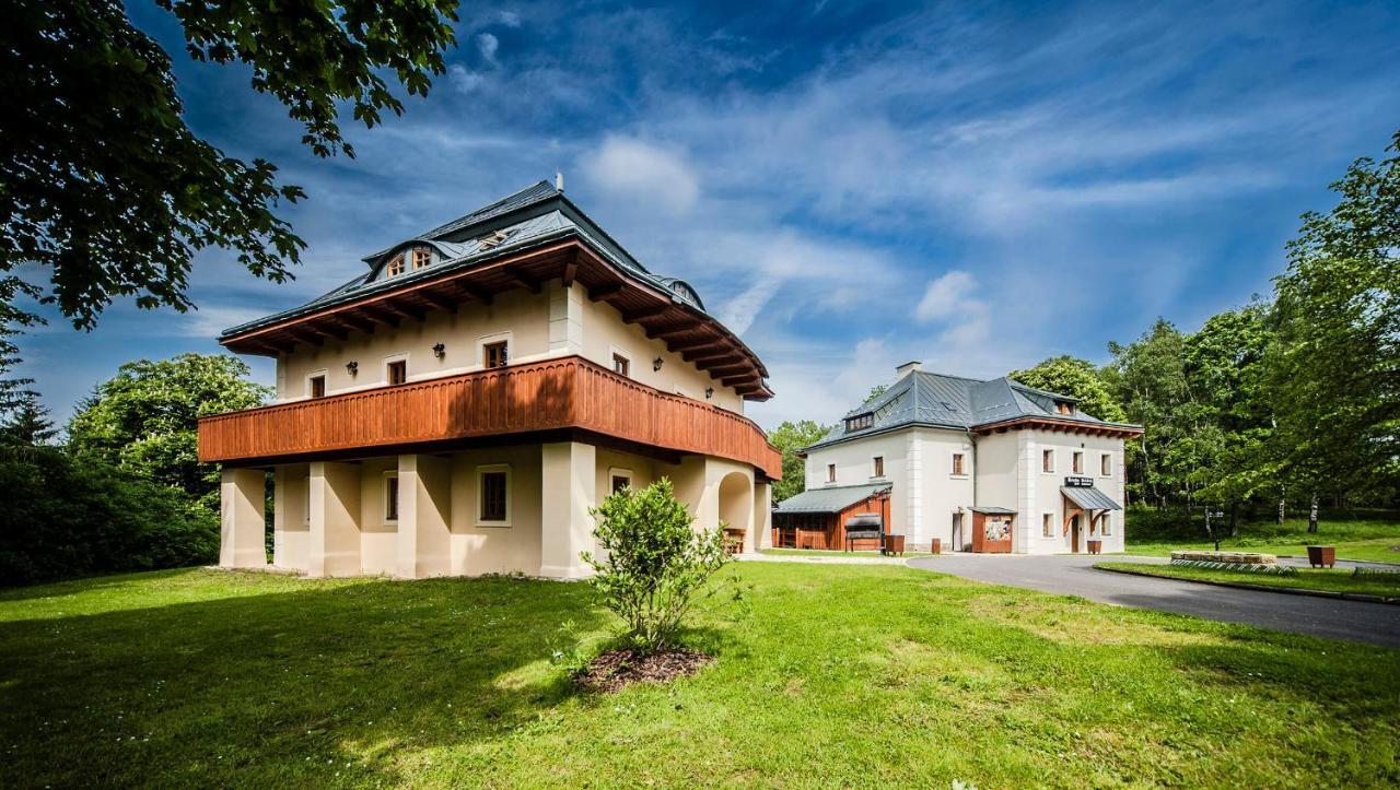 Hotel Kristin Hradek Дечин Екстер'єр фото