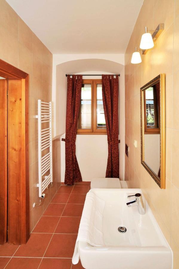 Hotel Kristin Hradek Дечин Екстер'єр фото
