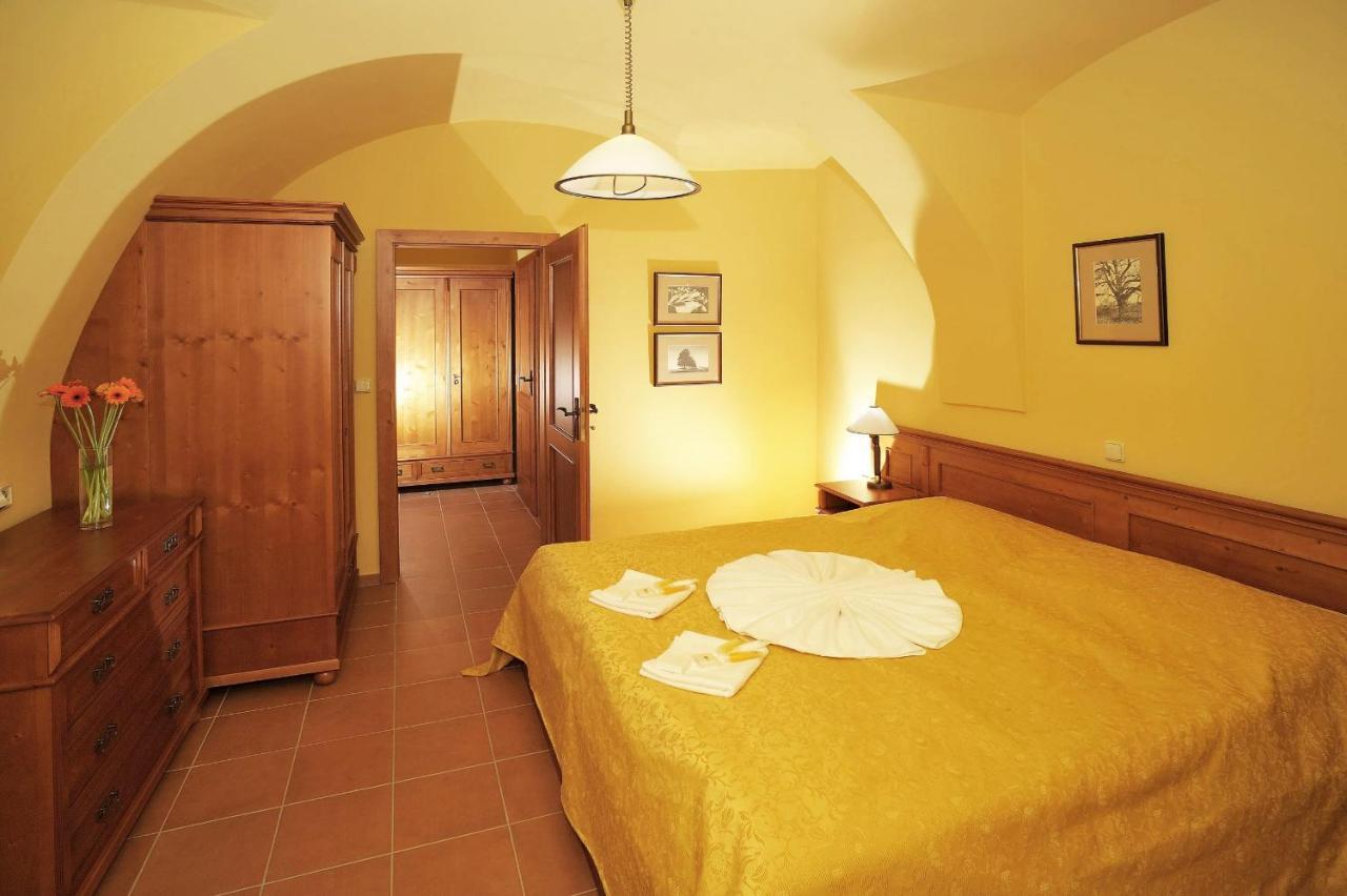 Hotel Kristin Hradek Дечин Екстер'єр фото
