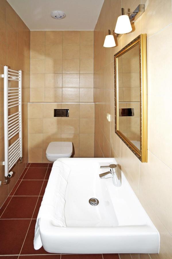 Hotel Kristin Hradek Дечин Екстер'єр фото
